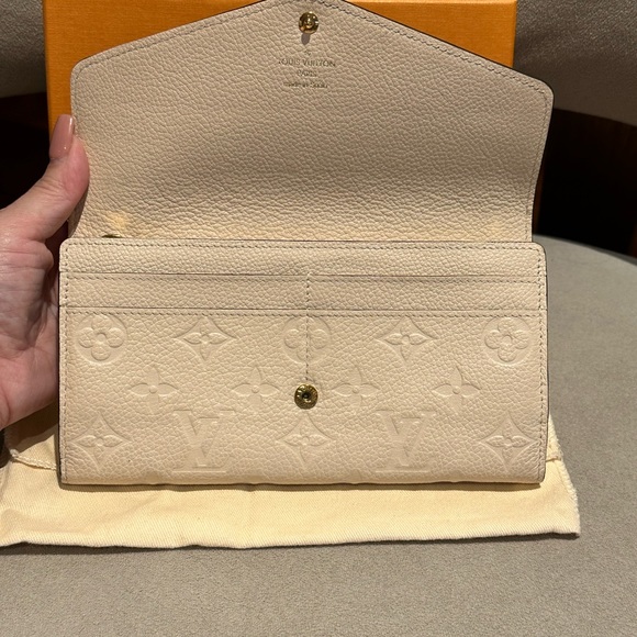 Beautiful Authentic Louis Vuitton Ivory Empreinte Sarah Long Wallet - Picture 9 of 12